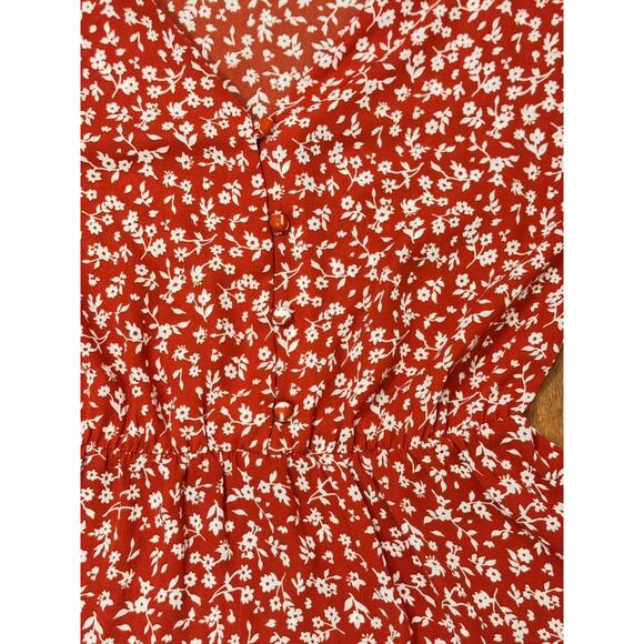 EUC! Sienna Sky Short Sleeve V-Neck Top - Small - Red & White - Picture 3 of 4